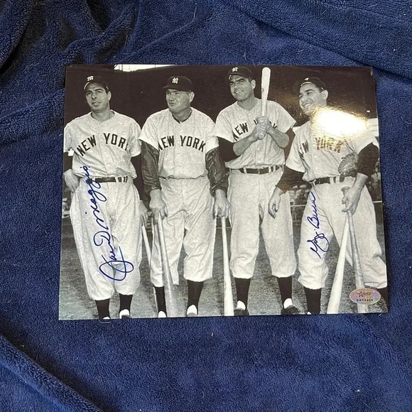 - Joe DiMaggio Yogi Berra Signed Autograph 8… - Picture 1 of 2
